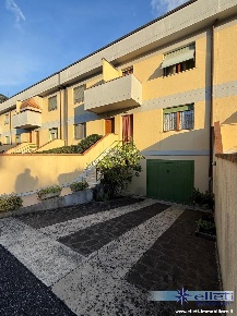 Foto Villa a schiera a Massa Mirteto di 150 m² con 6 locali in vendita