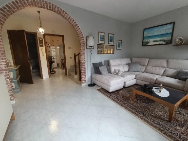 Foto Villa a schiera a Bolano Ceparana Carpena di 135 m² con 6 locali