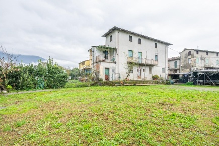 Foto Casa indipendente a Camaiore Camaiore Paese di 150 m² con 9 locali