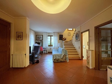 Foto Villa bifamiliare a Camaiore Camaiore Paese di 190 m² con 8 locali