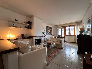 Foto Appartamento a Ponsacco Centro di 110 m² con 7 locali in vendita