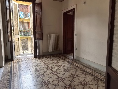 Foto Case indipendenti a Buti Centro di 220 m² con 8 locali in affitto