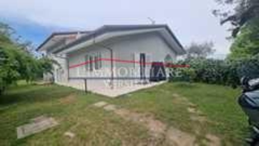 Foto Appartamento a Massa Ronchi - Poveromo di 150 m² con 5 locali