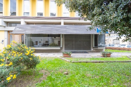 Foto Locale commerciale a Empoli Centro Storico di 110 m² con 1 locali