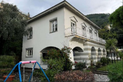 Foto Villa unifamiliare a Pieve Ligure Centro di 307 m² con 7 locali