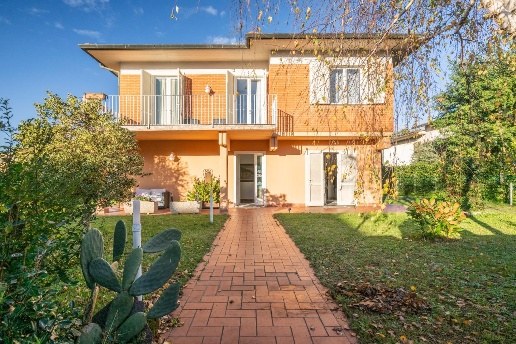 casa indipendente in vendita a Crespina Lorenzana in zona Cenaia