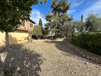 Foto Casale a Castelnuovo Berardenga Guistrigona di 272 m² con 11 locali