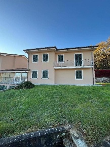 Foto Villa bifamiliare a Capannori Massa Macinaia - San Leonardo di 304 m²