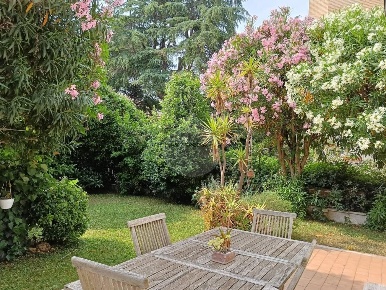 Foto Appartamento in via Cropolati, Roma di 150 m² con 4 locali in vendita