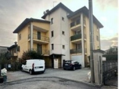 Foto Appartamento in Caduti del lavoro, Castelcovati di 148 m² con 6 locali