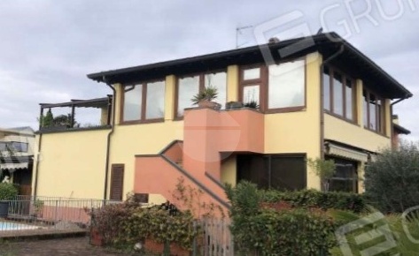 Foto Appartamento in Agello, Desenzano del Garda Rivoltella di 81 m²