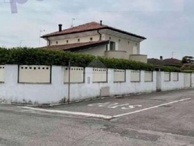 Foto Appartamento in Rosai, Leno Centro di 172 m² con 6 locali in vendita