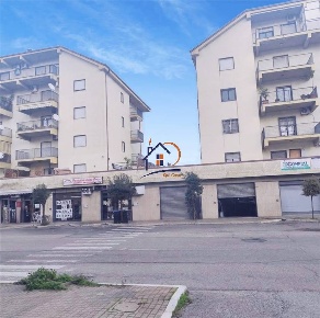 Foto Magazzino in Via Nazionale, Corigliano-Rossano di 190 m² con 1 locali