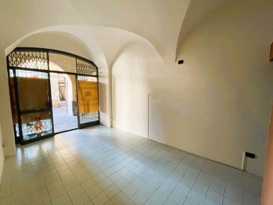 Foto Negozio in PIAZZA MAZZINI 24, Casale Monferrato Centro di 29 m²