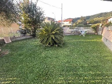 Foto Villa bifamiliare a Massarosa Stiava di 170 m² con 7 locali in vendita