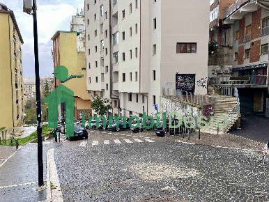 Foto Negozio a Potenza Centro di 220 m² con 6 locali in vendita