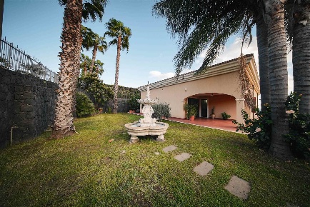 Foto Villa unifamiliare in Via monti  3, San Giovanni la Punta Centro