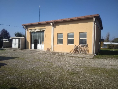 Foto Capannone industriale a Mirandola Quarantoli di 150 m² con 1 locali