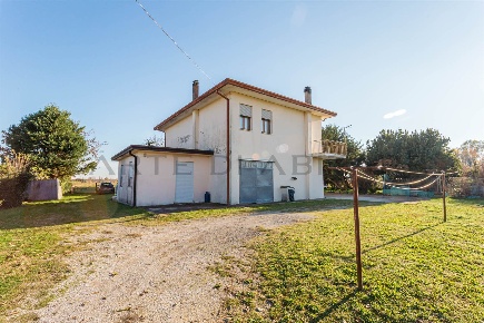Foto Casa indipendente a Monselice Monticelli di 195 m² con 8 locali