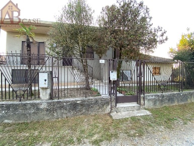 Foto Villa unifamiliare in via mazzini, Gambolò Centro di 250 m² in vendita