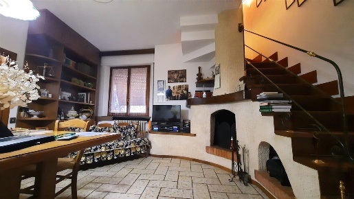 Foto Villa unifamiliare a Monteriggioni di 373 m² con 11 locali in vendita