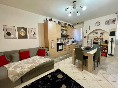 Foto Appartamento in Via Carletto Ferrari, Daverio Centro di 100 m²