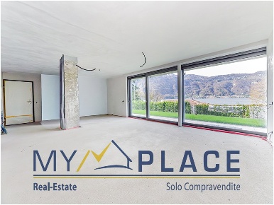 Foto Appartamento in Via Statale, Mandello del Lario Centro di 171 m²