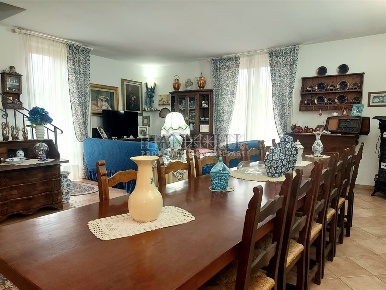 Foto Villa a schiera a Asciano di 230 m² con 9 locali in vendita