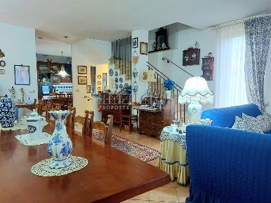 Foto Villa a schiera a Asciano di 230 m² con 9 locali in vendita