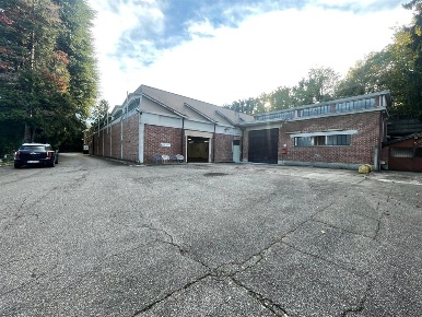 Foto Capannone industriale in Via Matteotti, Buguggiate di 1500 m²
