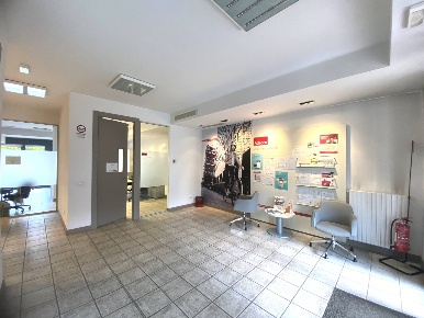 Foto Negozio in Corso Francia, Collegno Santa Maria di 135 m² con 1 locali