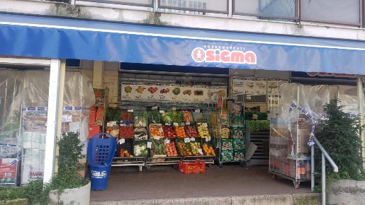 Foto Locale commerciale in Viale Italia, San Nicola la Strada di 224 m²