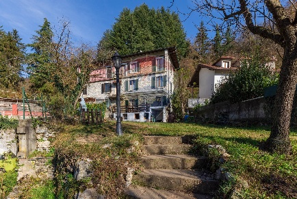 Foto Case semi ndipendenti in VIALE MILANO, Viggiù di 190 m² con 6 locali