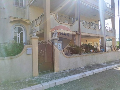 Foto Appartamento a Laterza di 145 m² con 7 locali in vendita