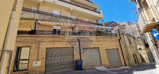 Foto Appartamento in Via Mercato, Enna Centro di 108 m² con 4 locali