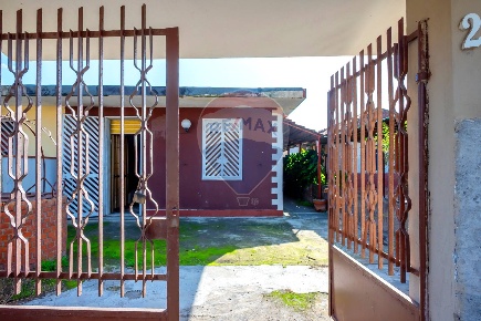 Foto Villa unifamiliare in Via Alloro, Catania Villaggio Paradiso di 94 m²