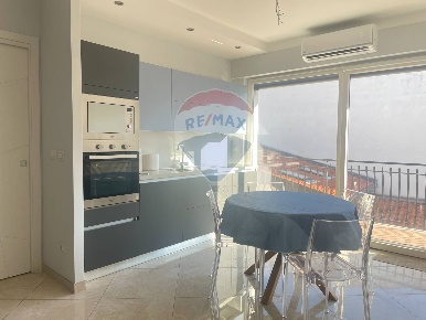 Foto Appartamento in Corso Matteotti, Giarre Centro di 130 m² con 4 locali