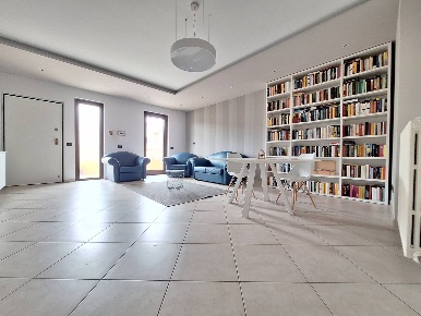 Foto Appartamento in via parignano, Nereto di 141 m² con 6 locali