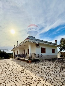 Foto Villa singola a Polignano a Mare di 170 m² con 6 locali in vendita