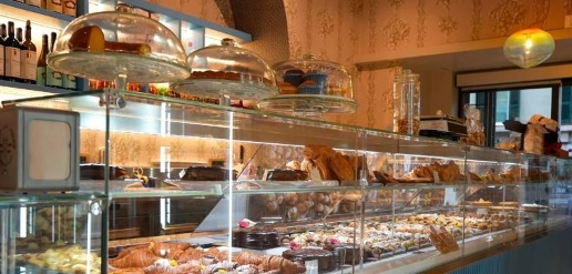 Foto Bar a Saronno di 100 m² con 3 locali in vendita