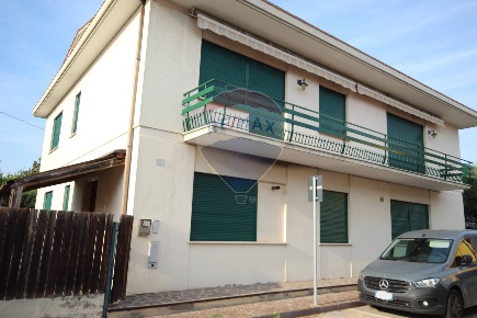 Foto Appartamento in Via Zilio, Tribano Centro di 150 m² con 5 locali