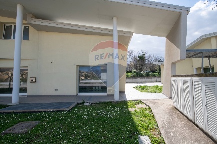 Foto Locale commerciale a Senigallia Saline di 113 m² con 3 locali