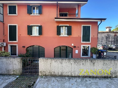 Foto Ufficio in Via Zorutti, Cormons Centro di 82 m² con 3 locali