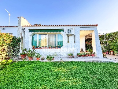 Foto Villa a schiera in Via delle Muse, Siracusa Fontane Bianche di 80 m²