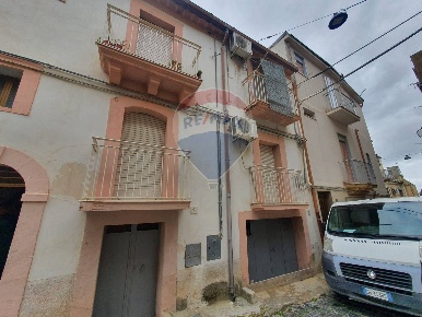 Foto Casa indipendente in Via Guerrera, Caltagirone Centro di 121 m²