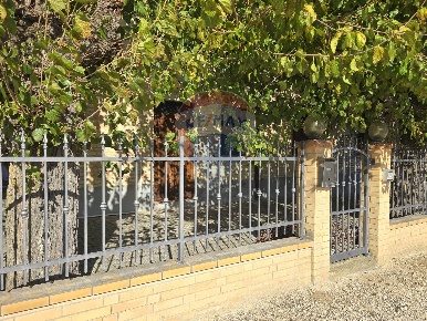 Foto Casa indipendente a Treia di 200 m² con 7 locali in vendita