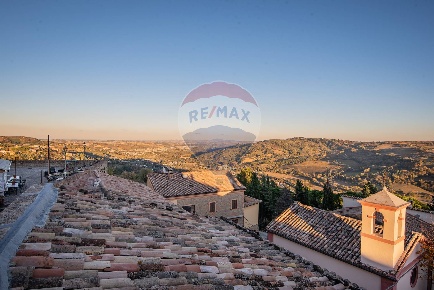 Foto Appartamento in Via San Michele, Rosora Centro di 58 m² con 5 locali