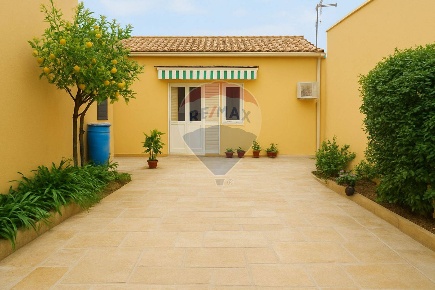 Foto Case semi ndipendenti in via Trieste, Capoterra Centro di 87 m²