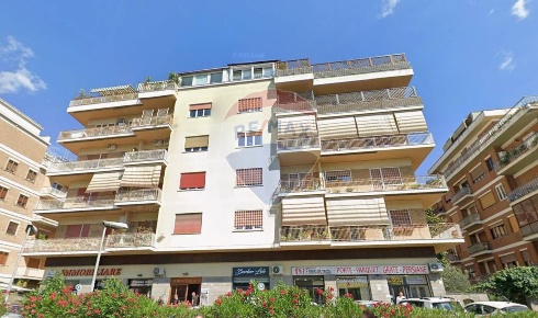 Foto Appartamento in via della pineta sacchetti, Roma di 130 m² in vendita