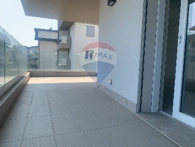 Foto Appartamento in Via Mascagni, Lallio di 141 m² con 4 locali in vendita